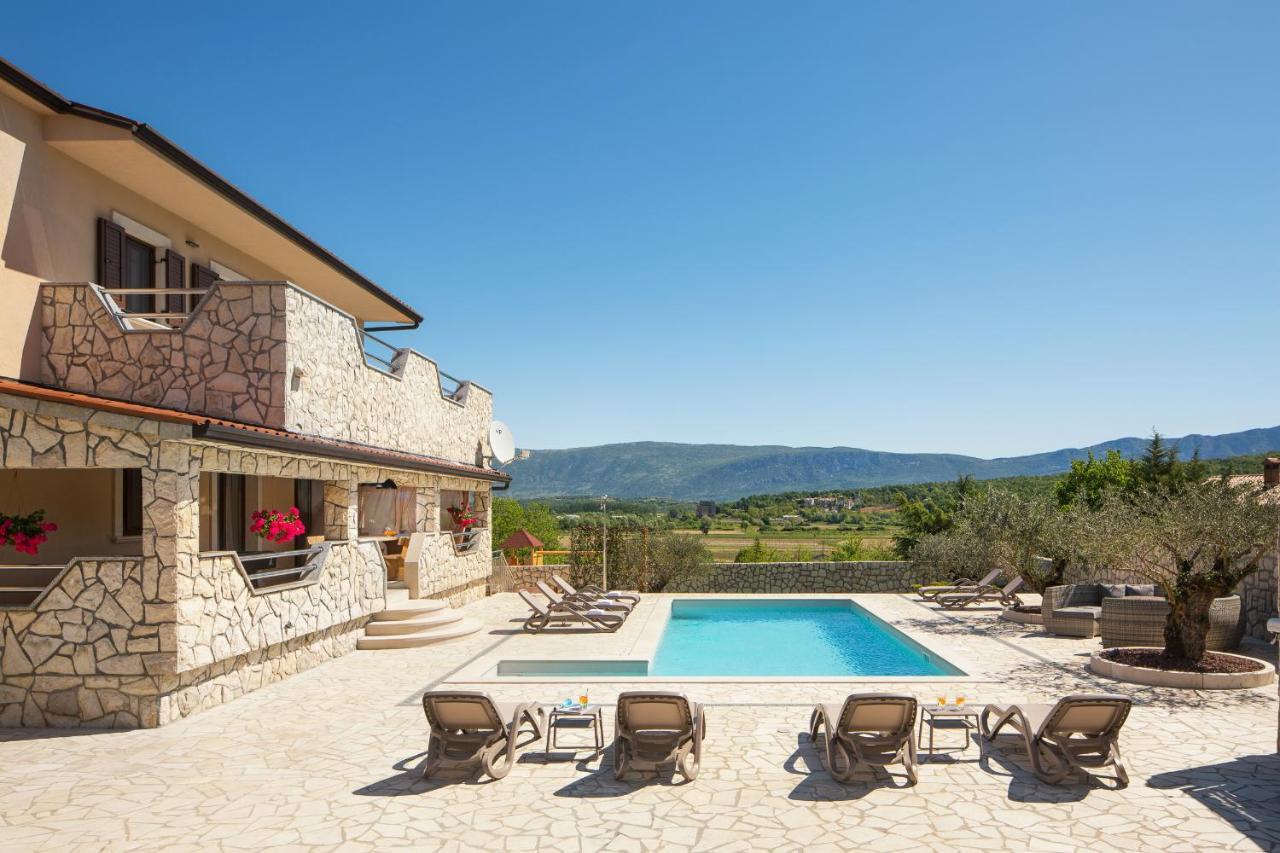 Villa Vesna With Sauna, Hot Tub Potpićan Εξωτερικό φωτογραφία