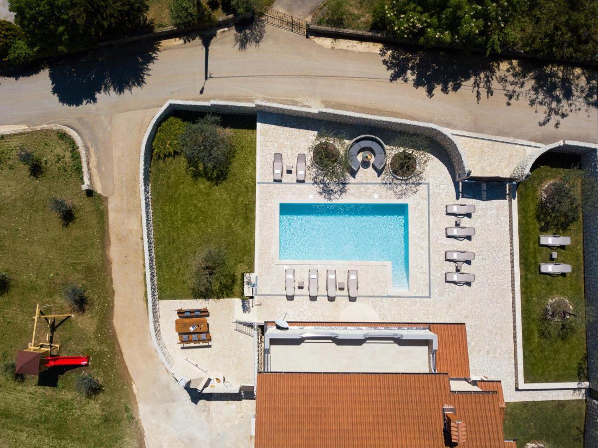 Villa Vesna With Sauna, Hot Tub Potpićan Εξωτερικό φωτογραφία